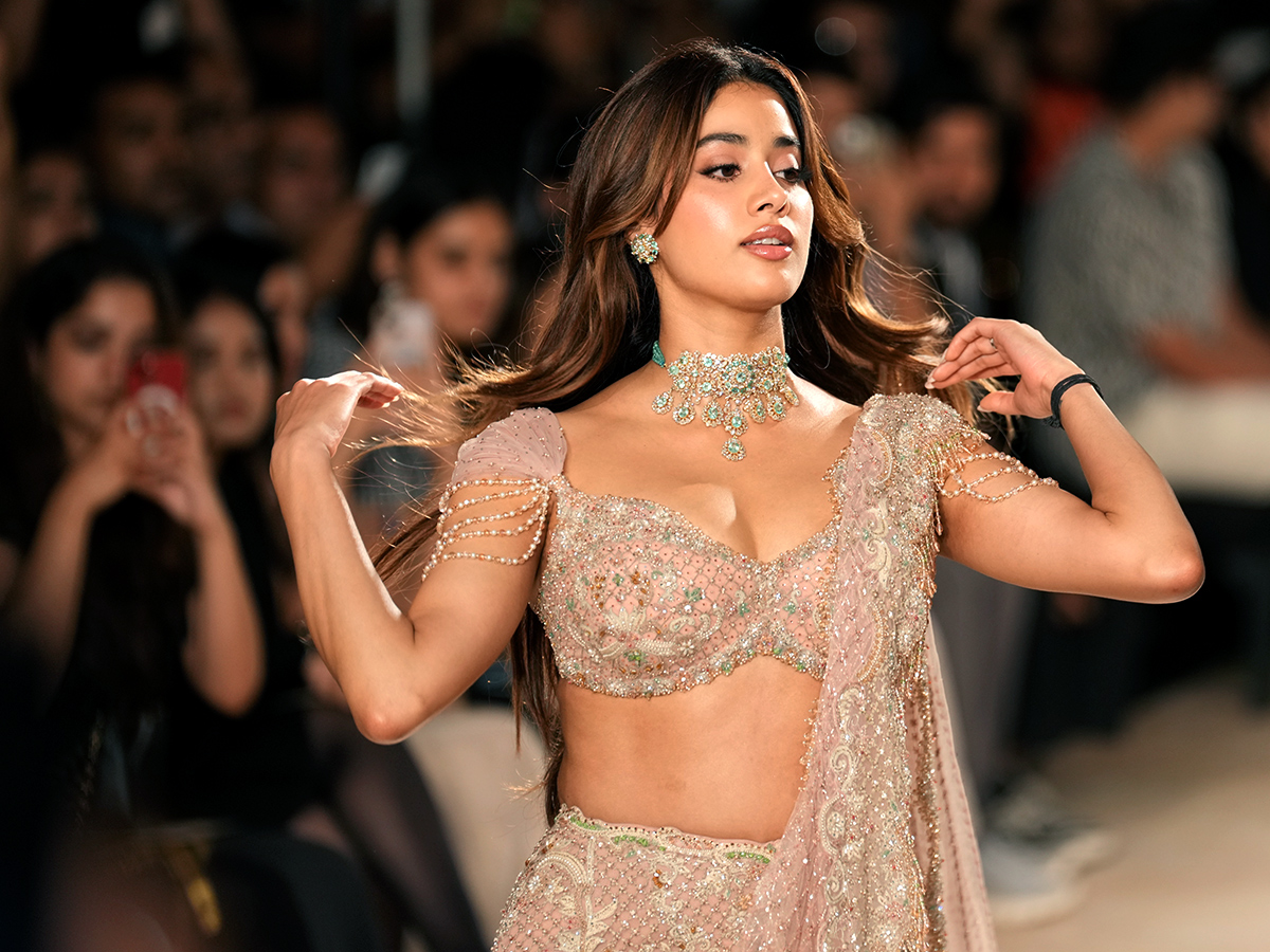 FDCI India Couture Week 2025 Bollywood Actor Janhvi Kapoor Photos1