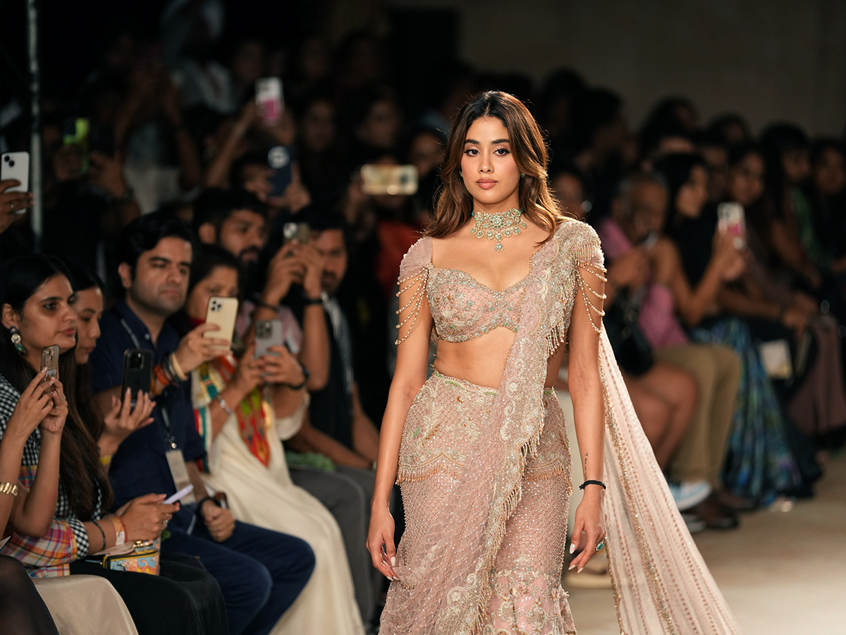 FDCI India Couture Week 2025 Bollywood Actor Janhvi Kapoor Photos2