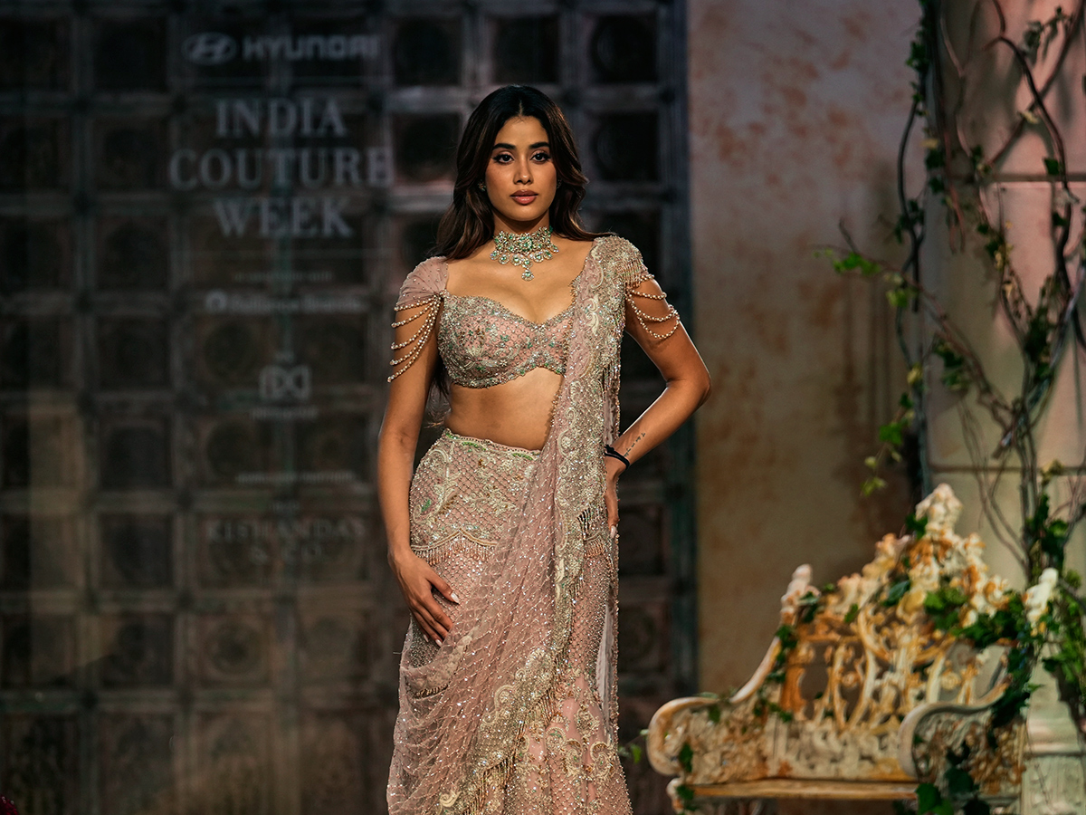 FDCI India Couture Week 2025 Bollywood Actor Janhvi Kapoor Photos3