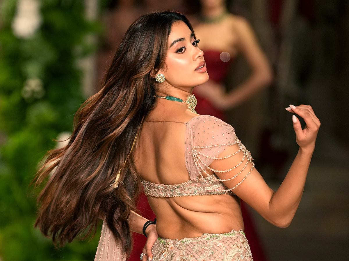 FDCI India Couture Week 2025 Bollywood Actor Janhvi Kapoor Photos4