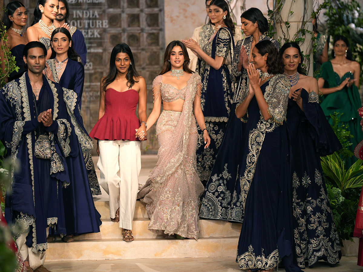 FDCI India Couture Week 2025 Bollywood Actor Janhvi Kapoor Photos6