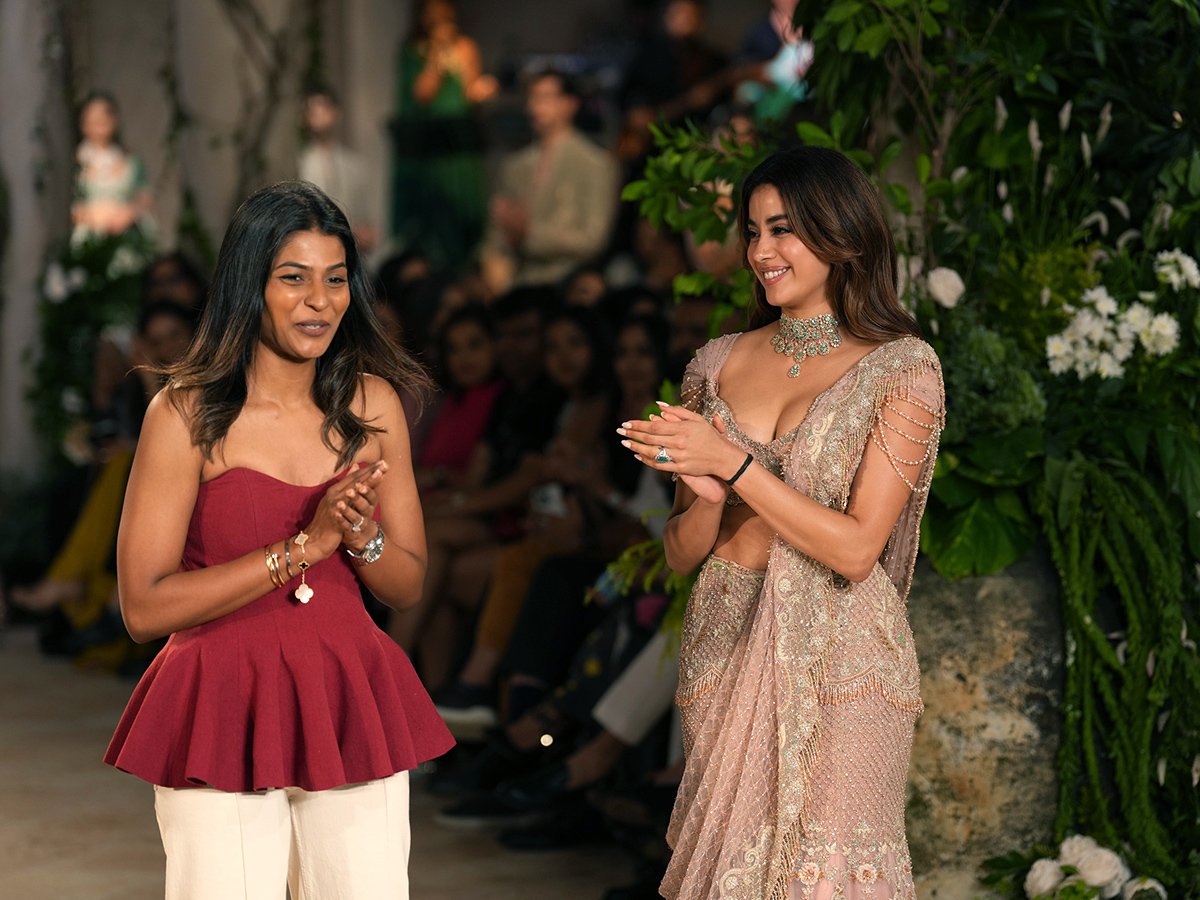 FDCI India Couture Week 2025 Bollywood Actor Janhvi Kapoor Photos7