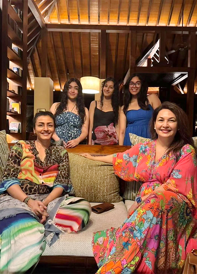 Mahesh Babu Family Trip in Sri Lanka Photos13