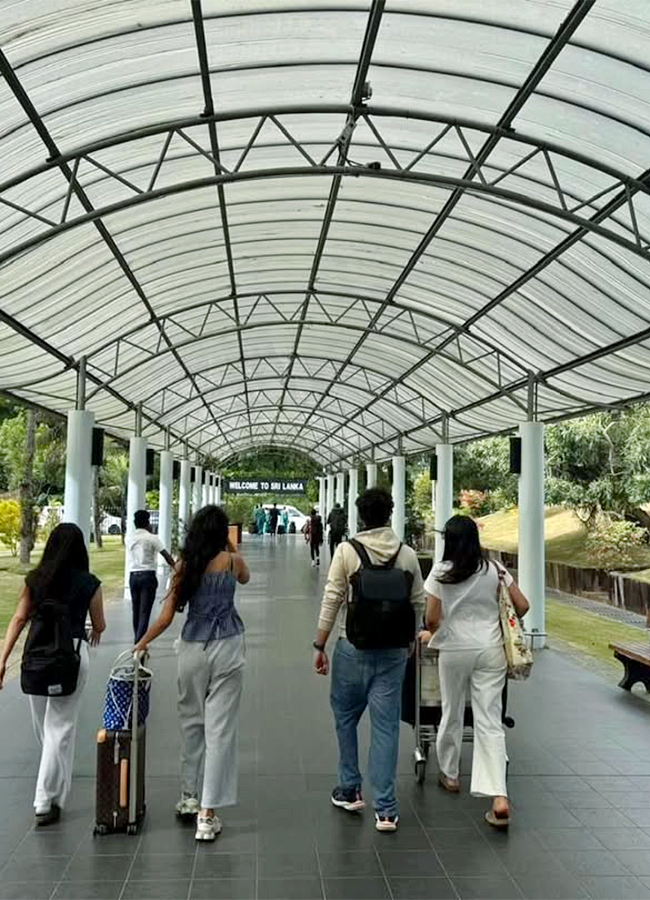 Mahesh Babu Family Trip in Sri Lanka Photos5