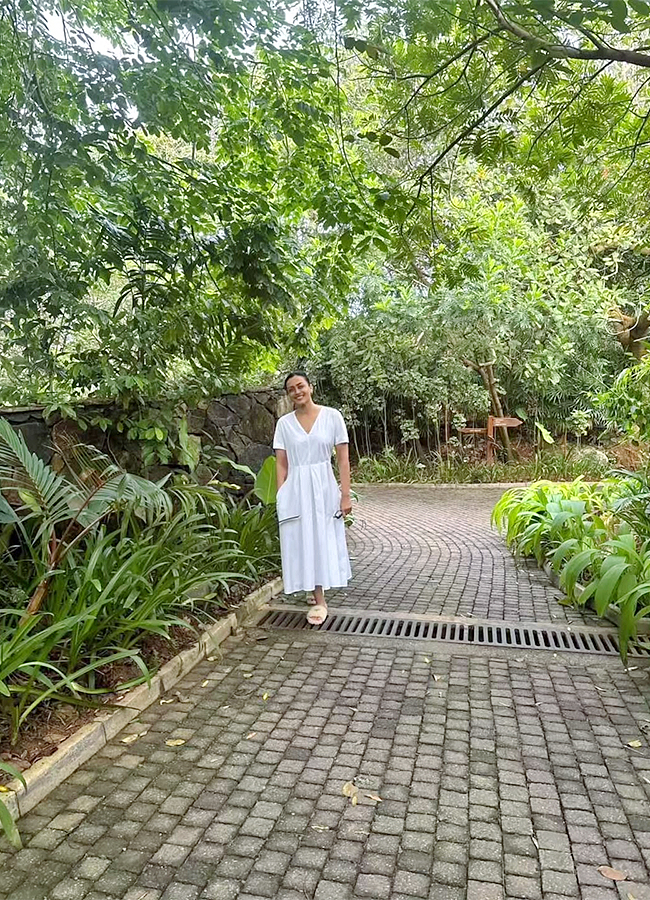 Mahesh Babu Family Trip in Sri Lanka Photos8
