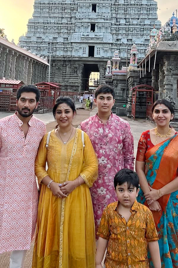Serial Actor Nirupam Paritala visits Arunachalam with family Photos3