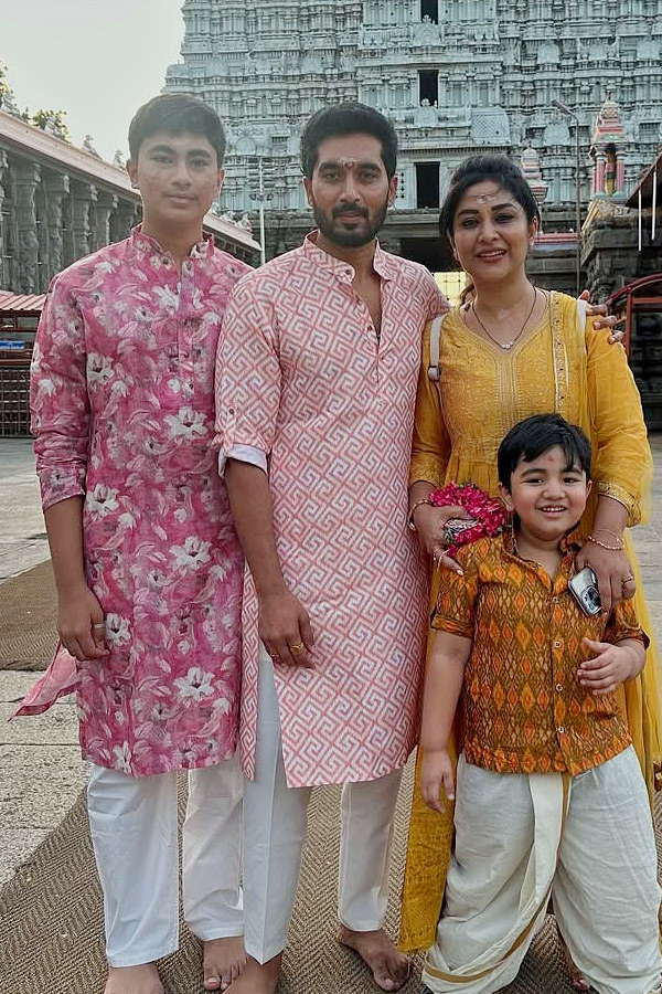 Serial Actor Nirupam Paritala visits Arunachalam with family Photos4
