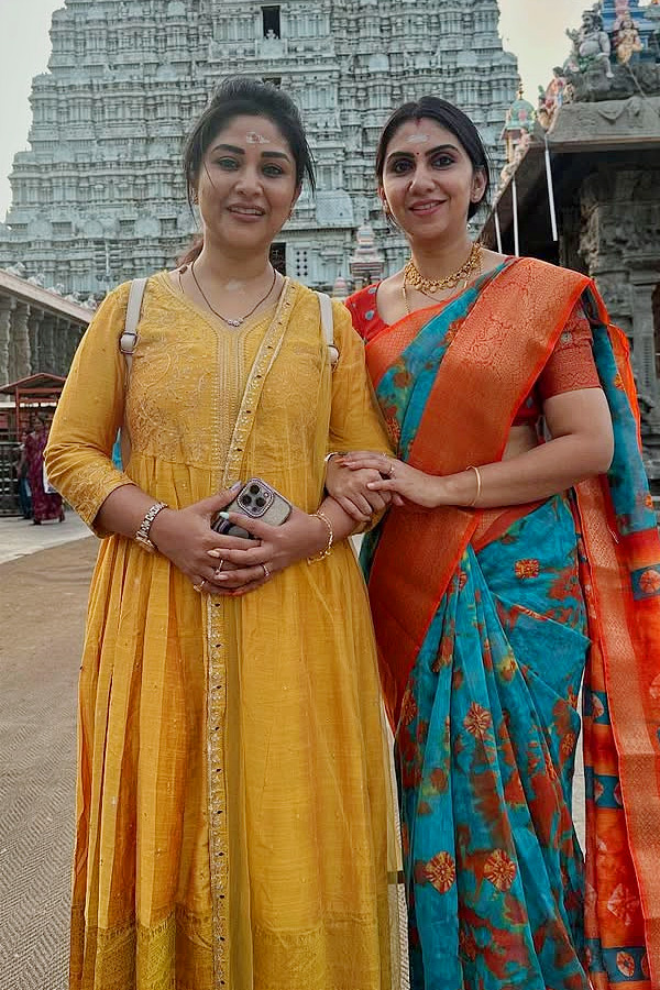 Serial Actor Nirupam Paritala visits Arunachalam with family Photos8