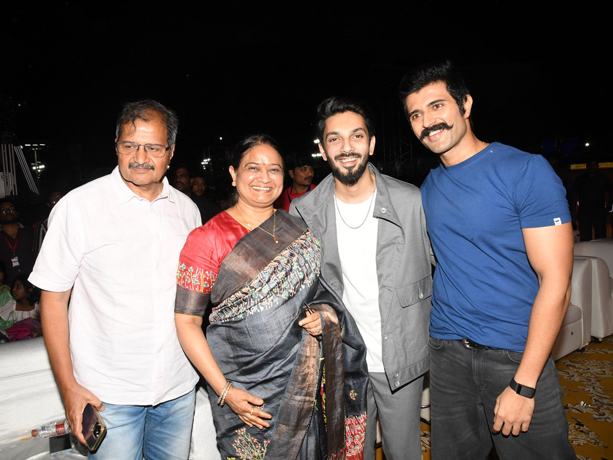Vijay Deverakonda KINGDOM Pre Release Event Photos3