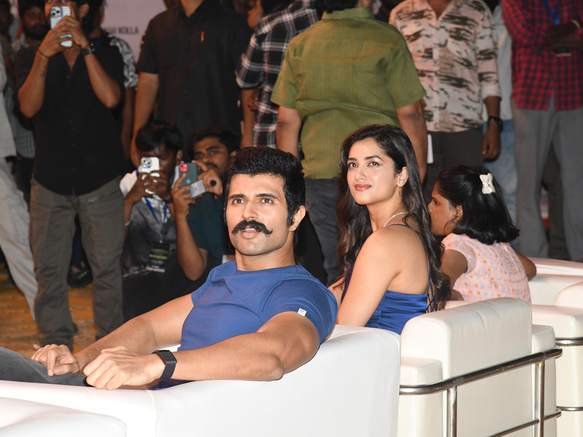 Vijay Deverakonda KINGDOM Pre Release Event Photos31