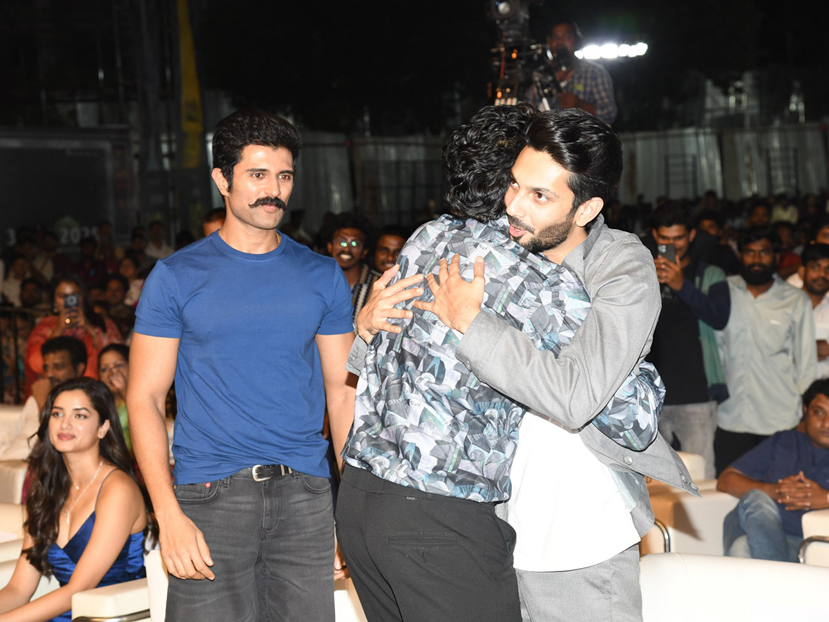 Vijay Deverakonda KINGDOM Pre Release Event Photos5
