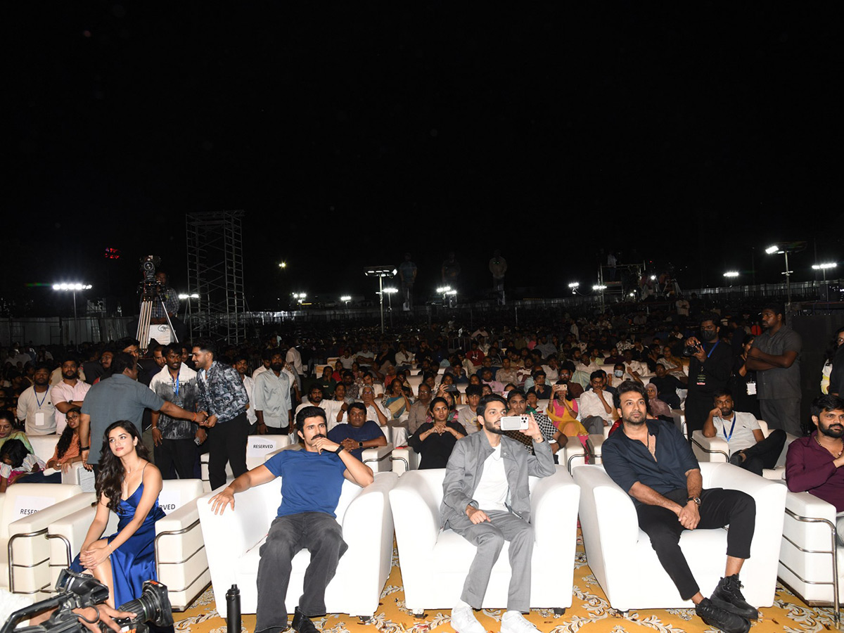 Vijay Deverakonda KINGDOM Pre Release Event Photos6