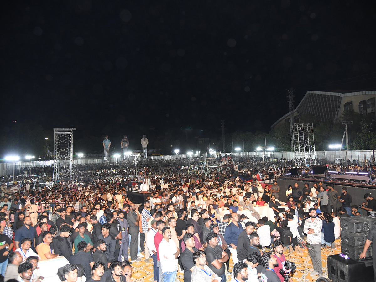 Vijay Deverakonda KINGDOM Pre Release Event Photos7