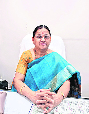 దంపతులతో దాగుడుమూతలు1