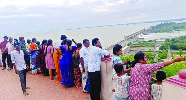 గడువుకు ముందే తుంగభద్ర తుళ్లింత 1