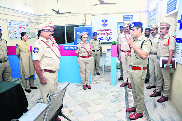మహిళల ఫిర్యాదులపై తక్షణ స్పందన
1
