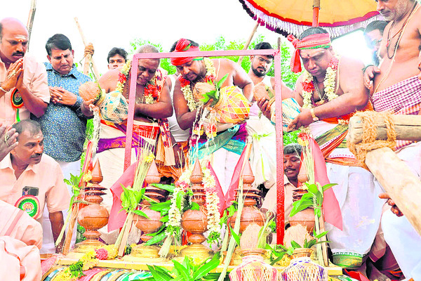 వైభవంగా కుంభాభిషేకం 1