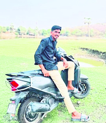 రోడ్డు ప్రమాదంలో ఇద్దరు యువకుల దుర్మరణం1