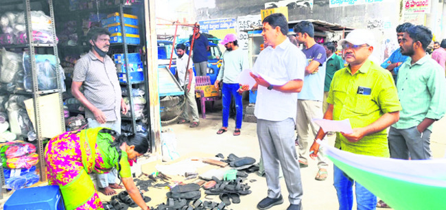 ఆర్వోబీ ఆక్రమణపై కొరడా1