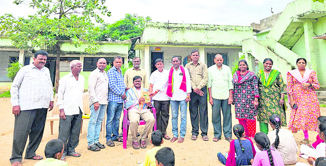 పథకాలను ప్రజల వద్దకు చేర్చాలి2