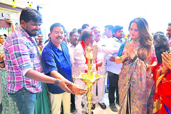 జగిత్యాలలో కాసం ఫ్యాషన్స్ ప్రారంభం1