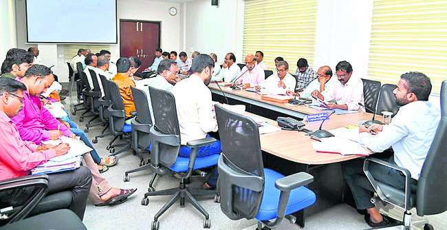 పథకాలను ప్రజల వద్దకు చేర్చాలి3