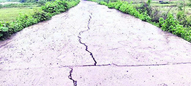 అధ్వానంగా అంతర్గత రోడ్లు2