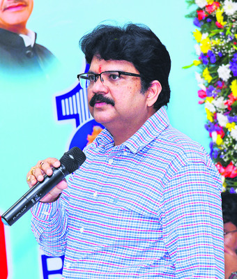 నాణ్యమైన విద్య, వైద్యం అందించాలి
1