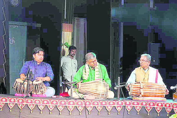 వైభవంగా గుహారీ సంగీత ఉత్సవం1