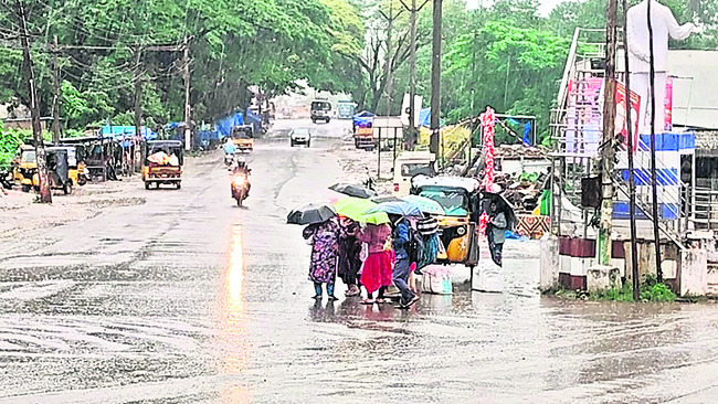 లోతట్టు ప్రాంతాలు జలమయం3