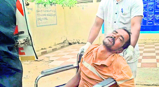 వ్యక్తి ఆత్మహత్యాయత్నం
1