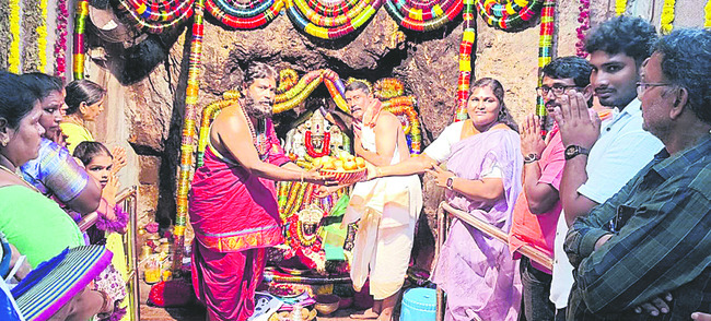 భీమేశ్వరాలయం నుంచి  తలుపులమ్మకు సారె 1