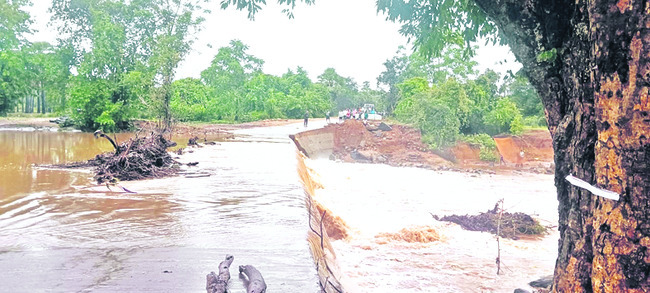 లోతట్టు ప్రాంతాలు జలమయం1