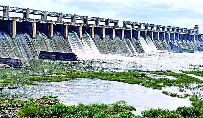 పంచాయతీకి  ట్రాక్టర్‌ అప్పగింత2