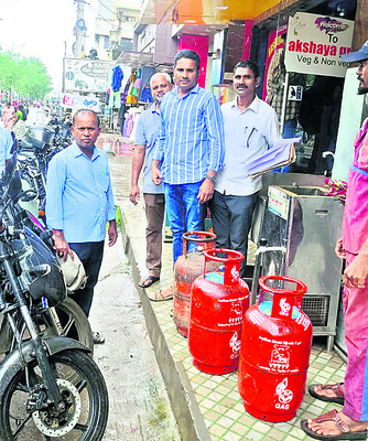 హోటల్స్‌పై విజిలెన్స్‌ దాడులు1