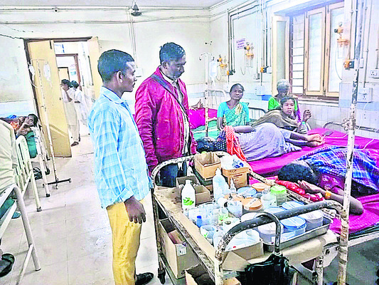 మంత్రి ఇలాకాలో తప్పని డోలీమోత.. 1