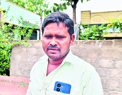 విలీన వార్డుల్లో బురద..1
