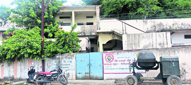 రికార్డుల్లో ఎక్కువ.. తరగతుల్లో తక్కువ 2