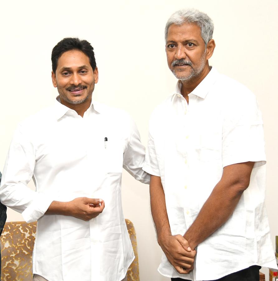 Vallabhaneni Vamsi FIRST MEET with YS Jagan After Jail Release Photos3