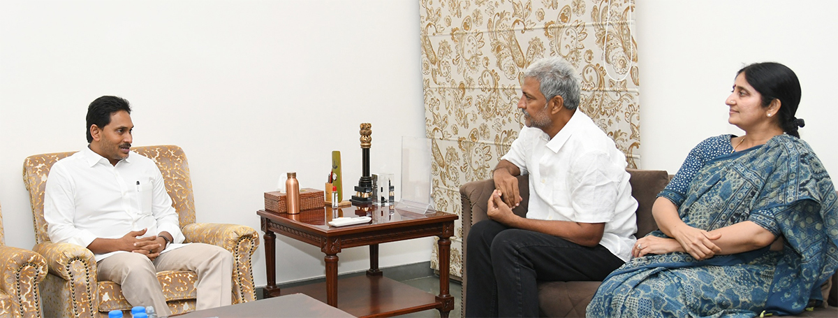 Vallabhaneni Vamsi FIRST MEET with YS Jagan After Jail Release Photos12
