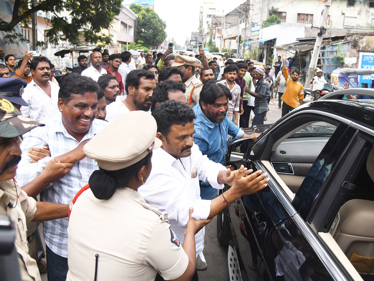 Vallabhaneni Vamsi FIRST MEET with YS Jagan After Jail Release Photos10