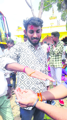 పూజిస్తూ.. ఆడుకుంటూ.. ఆనందిస్తూ.. 5