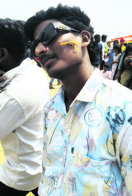 పూజిస్తూ.. ఆడుకుంటూ.. ఆనందిస్తూ.. 2