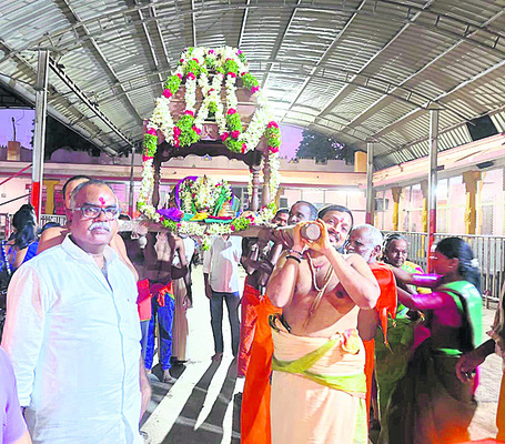 కాకతీయ కాలువ ద్వారా చెరువులు నింపండి
3
