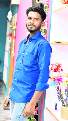 ఉరేసుకుని యువకుడి బలవన్మరణం
1