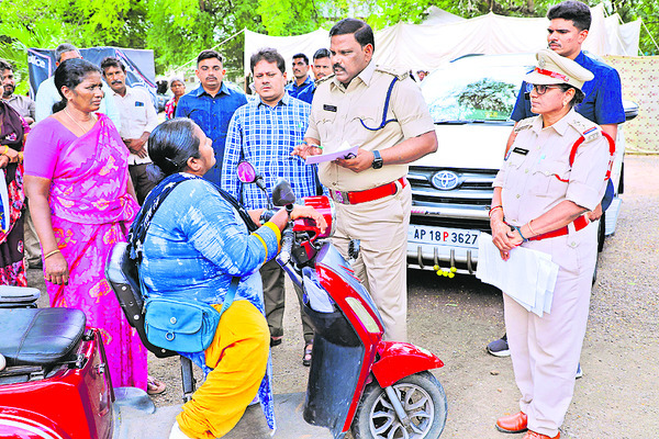  అవే సమస్యలు– అవే అర్జీలు 
1