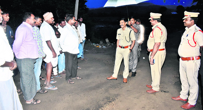 వాగులను దాటే ప్రయత్నం చేయొద్దు 1