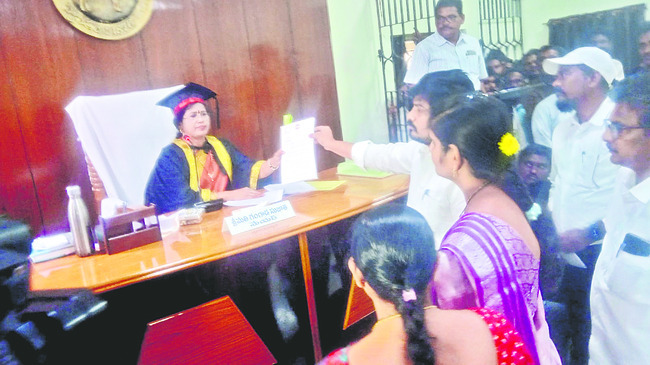 అజెండాపై నిరసనలు.. 1