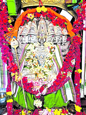 సుబ్రమణ్యేశ్వరునికి నాగపంచమి విశేష పూజలు
3