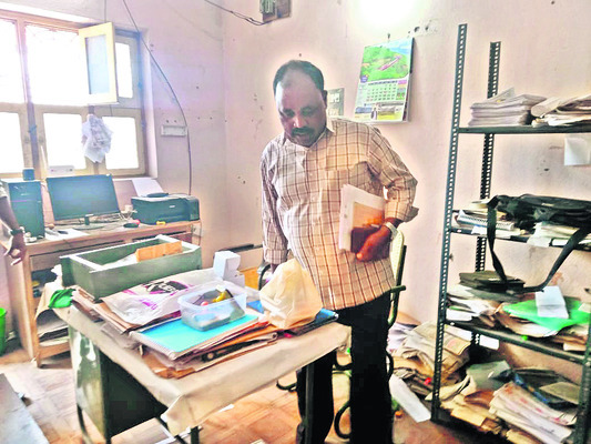 గుర్తు తెలియని వాహనం ఢీకొని తీవ్ర గాయాలు
1